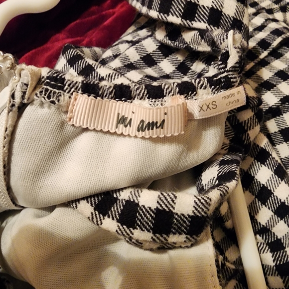 Checkered romper with tie at the waist, worn once - Picture 3 of 3